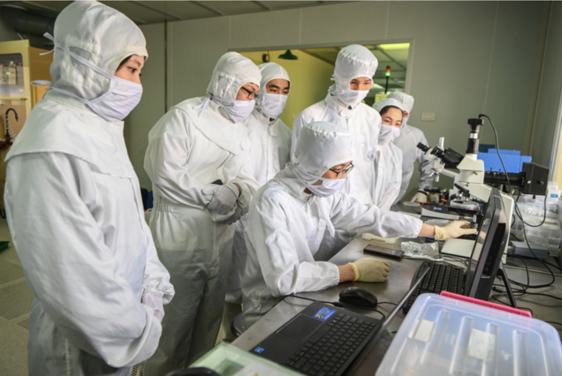 Cleanroom at the Nano and Energy Center, University of Science, Vietnam National University, Hanoi, a hub for semiconductor education and research. Photo: Giang Huy