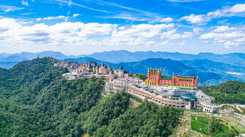 Visitors can freely choose their visit dates to enjoy Ba Na under the most favorable weather conditions.