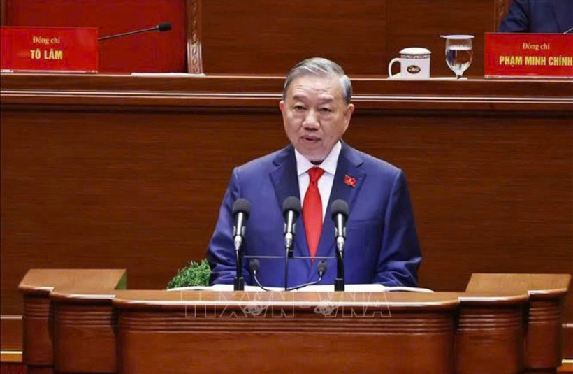 Party General Secretary To Lam presents the 13th Party Central Committee's report on the documents submitted to the 14th National Congress (Photo: VNA)