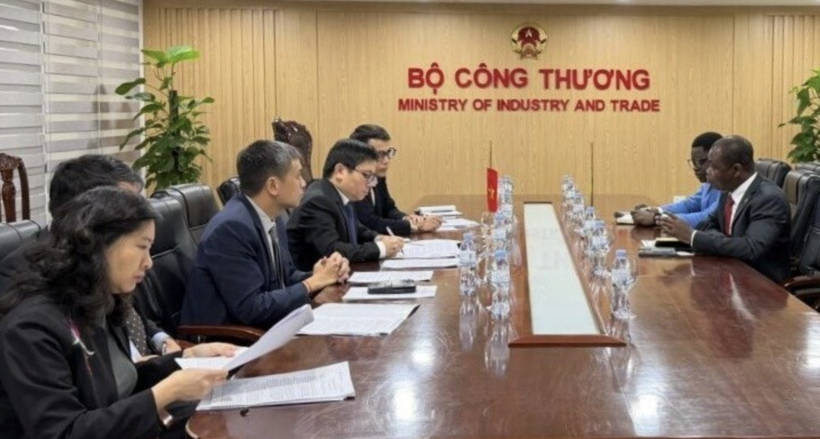 Overview of the working session between Deputy Minister Truong Thanh Hoai and Ambassador Daouda Bitie.