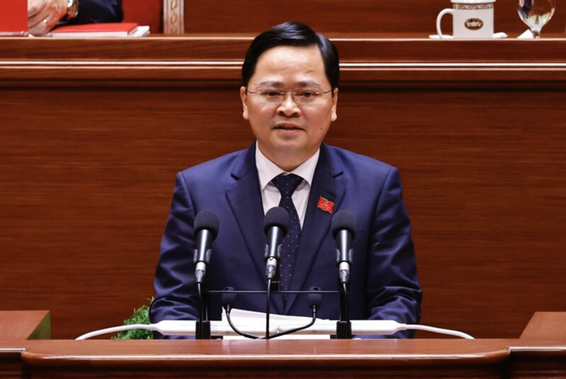 Nguyen Anh Tuan, a member of the Party Central Committee and Deputy Head of the Central Policy and Strategy Commission, delivers a policy paper on “Strategic solutions to achieve double-digit economic growth in the new 2026 - 2030 period.” Photo: VNA