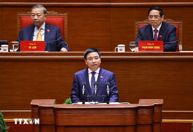 Secretary of the Party Committee and Minister of Finance Nguyen Van Thag deliveres a presentation at the 14th National Party Congress. Photo: VNA.