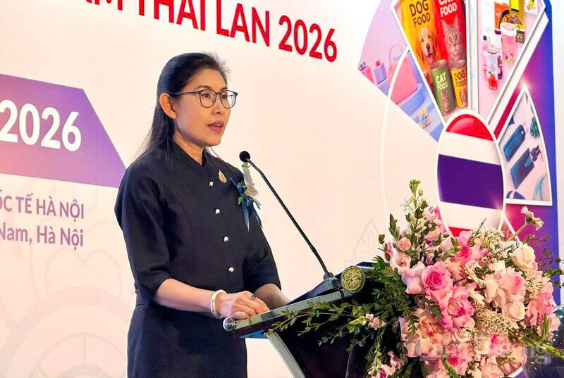 Urawadee Sriphiromya, Ambassador of Thailand to Vietnam, delivers remarks at the opening ceremony of Thailand Week 2026. Photo: Dieu Anh
