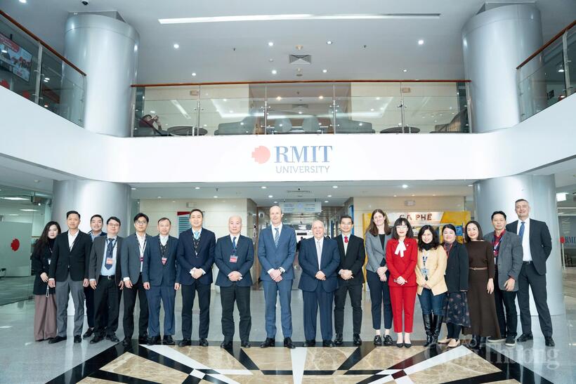 Representatives from Vietrade and RMIT University Vietnam pose for a commemorative photo following the MOU signing ceremony.