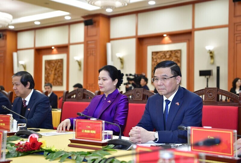 Acting Minister of Industry and Trade Le Manh Hung attends the talks between General Secretary To Lam and General Secretary and President Thongloun Sisoulith. Photo: Trong Hai