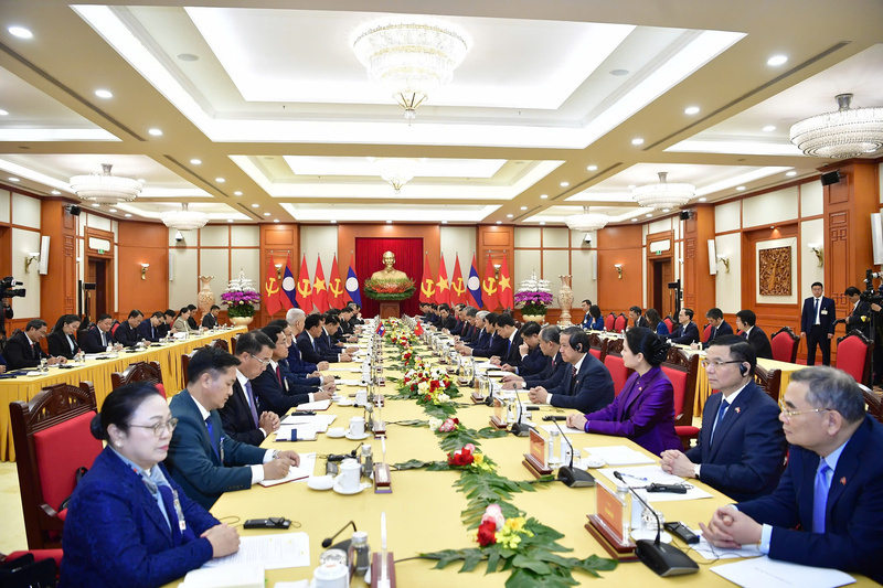 Immediately after the welcoming ceremony, the two leaders held talks at the headquarters of the Party Central Committee.