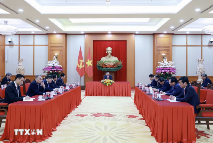 Overview of the phone talks with First Secretary of the Communist Party of Cuba and President of the Republic of Cuba Miguel Diaz-Canel. Photo: VNA