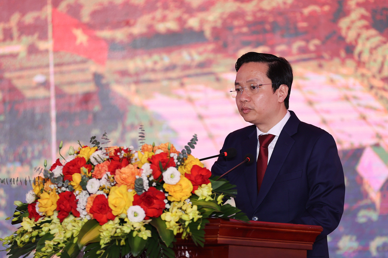 Deputy Secretary of the Cao Bang provincial Party Committee and chairman of the provincial People’s Committee Le Hai Hoa stresses that the programme to build 248 inter-level boarding schools in border communes is a major policy with strategic significance.