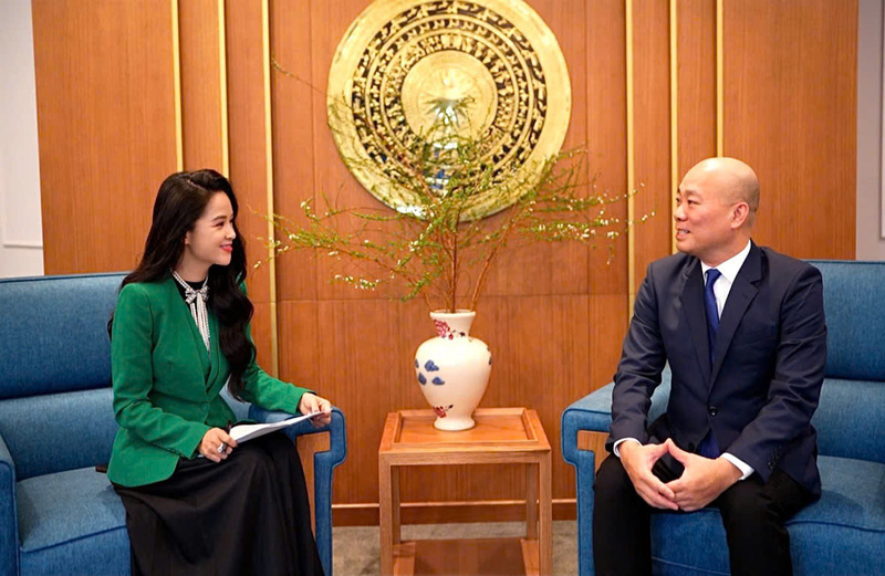 According to Vu Ba Phu, Director General of the Trade Promotion Agency: “The First Glorious Spring Fair 2026 represents a step up and a decisive realisation of the spirit of Resolution No. 01/NQ-CP for 2026 and Official Dispatch No. 06/CD-TTg dated January 24, 2026 issued by the Prime Minister.” Photo: The Newspaper of Industry and Trade