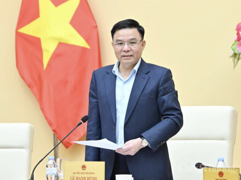 Acting Minister Le Manh Hung delivers his keynote speech at the conference.