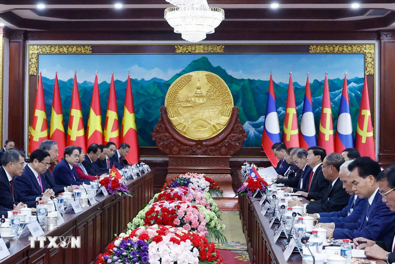 Party General Secretary To Lam holds talks with General Secretary of the Lao People’s Revolutionary Party and President of Laos Thongloun Sisoulith. Photo: VNA.