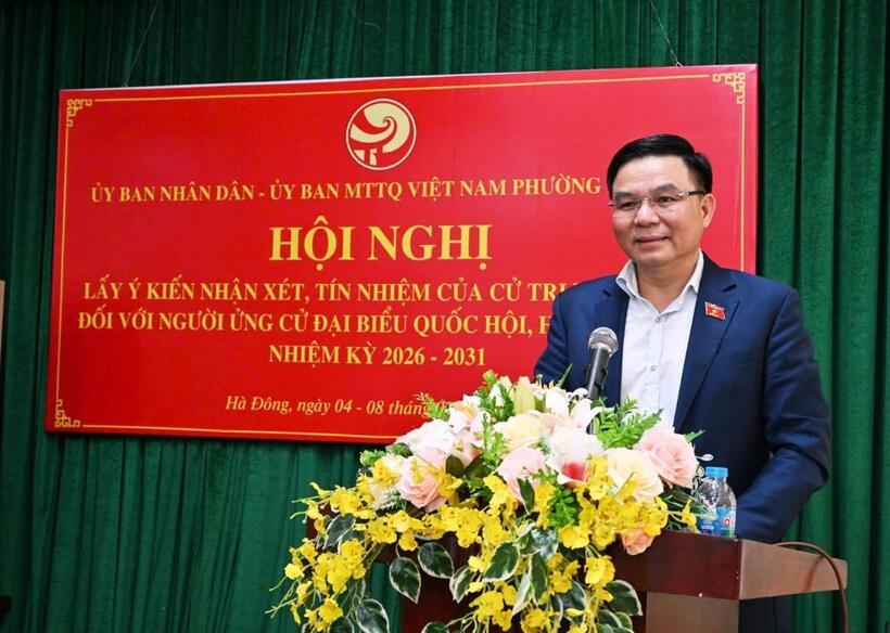 Member of the Party Central Committee, Party Committee Secretary of the Ministry of Industry and Trade and Acting Minister of Industry and Trade Le Manh Hung, deliveres remarks at the conference.