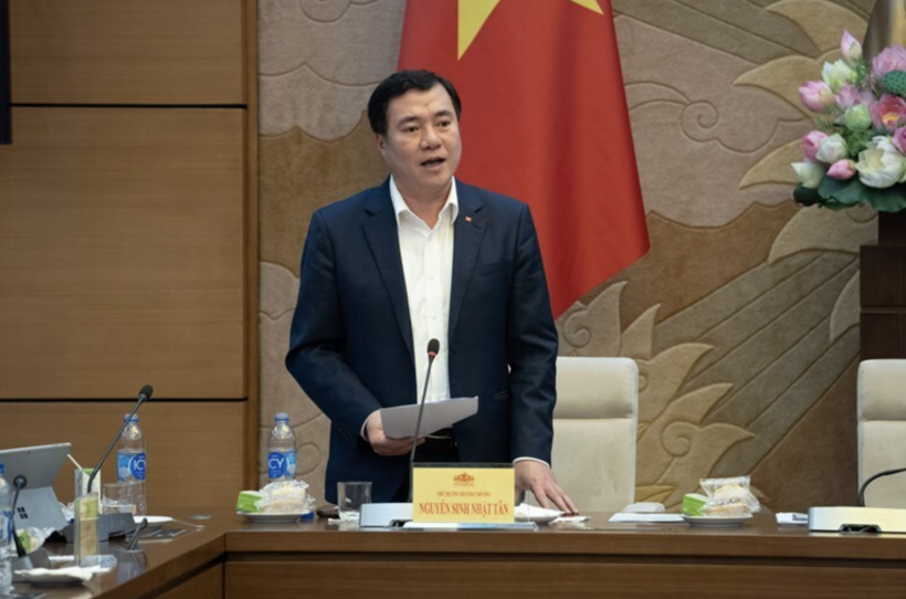 Deputy Minister of Industry and Trade Nguyen Sinh Nhat Tan delivers remarks at the conference.