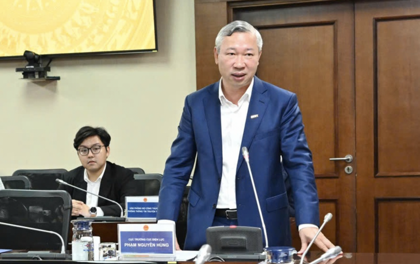 Director General of the Electricity Authority Pham Nguyen Hung delivers remarks at the working session