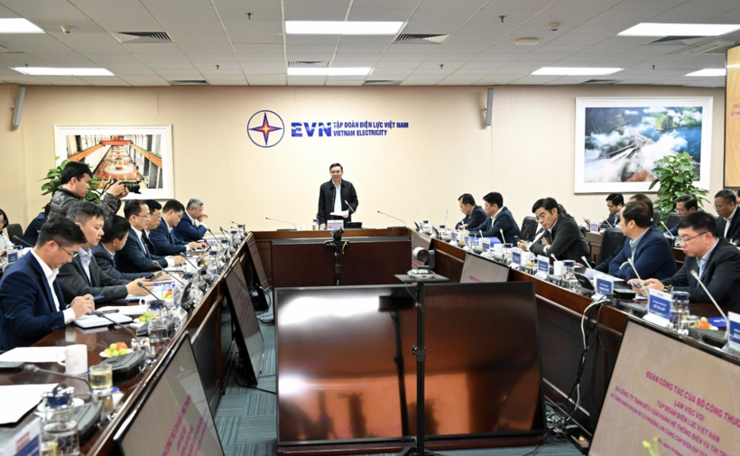 Acting Minister Le Manh Hung urged EVN and NSMO to ensure adequate electricity supply for major political and cultural events, particularly during the Lunar New Year of Binh Ngo 2026