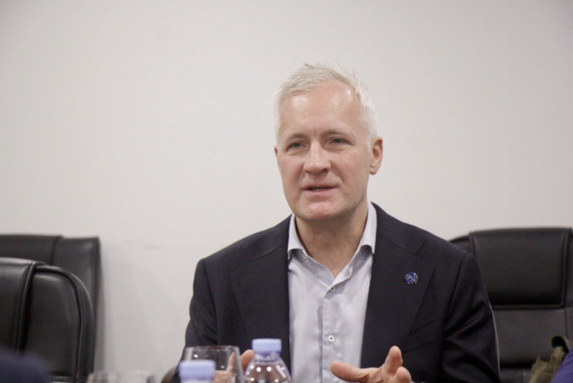 Robert Helms, Member of the Board of Copenhagen Infrastructure Partners, speaks during the meeting.