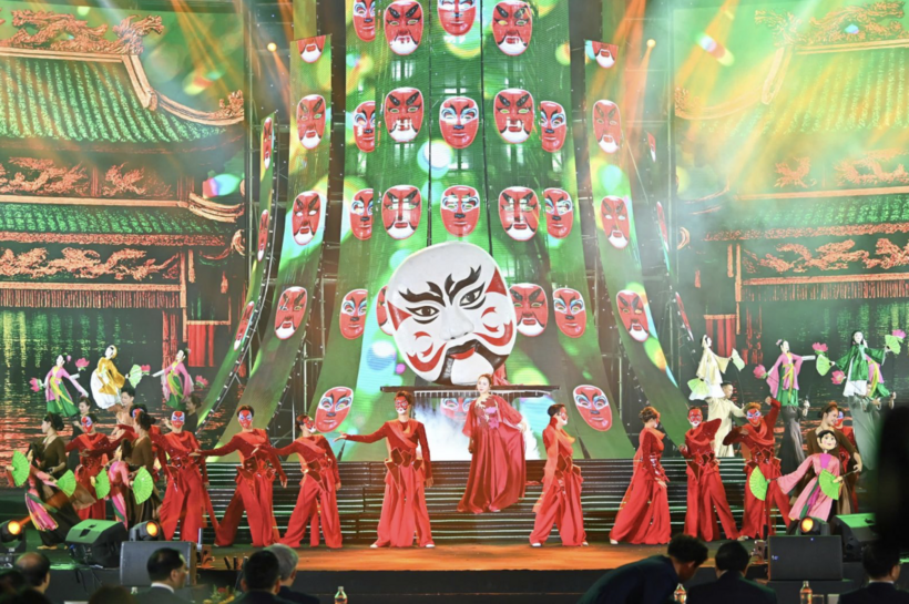 Vibrant artistic performances at the closing ceremony.