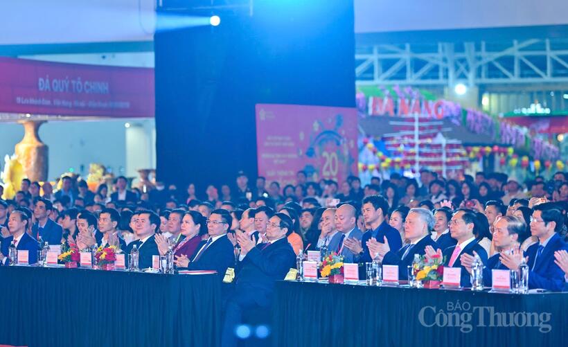 Delegates attend the closing ceremony