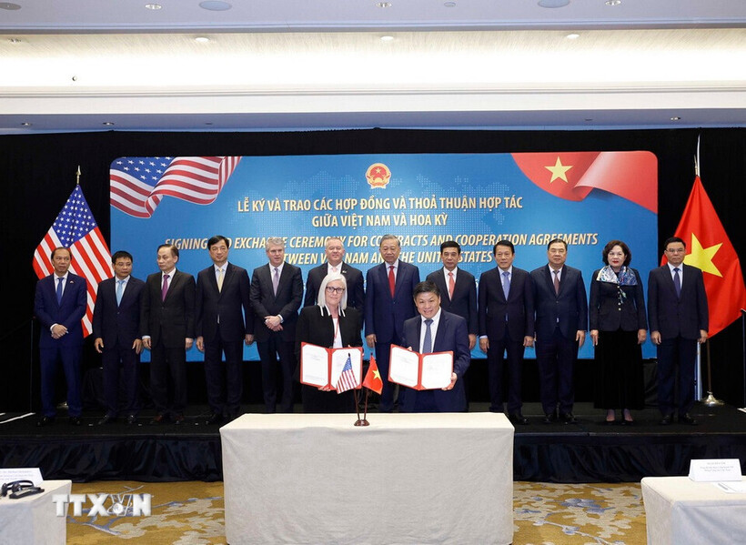 General Secretary To Lam witnesses the exchange of the contract for the supply of GTF engines and comprehensive maintenance services for A321NEO and A321XLR aircraft between Vietjet Air (Vietnam) and Pratt & Whitney. Photo: VNA