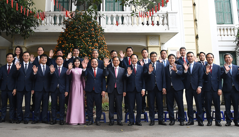 Deputy Prime Minister Bui Thanh Son visits and works at Vinachem. Photo: VGP/Hai Minh