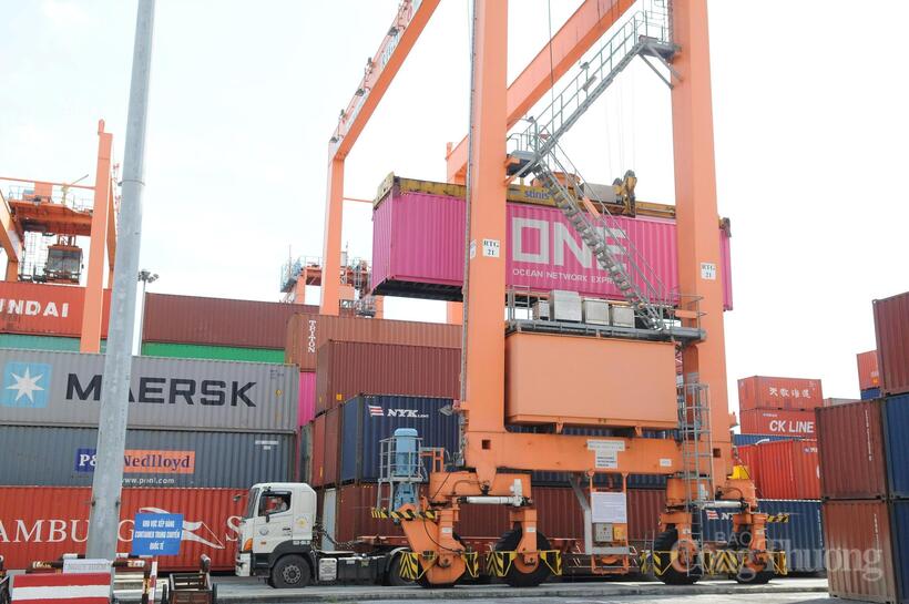 Import-export posts strong gains from the outset of the Lunar New Year. Photo: Can Dung