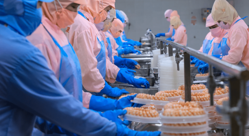 Vietnamese products on display in the UAE, gradually strengthening their presence in the Middle Eastern market.