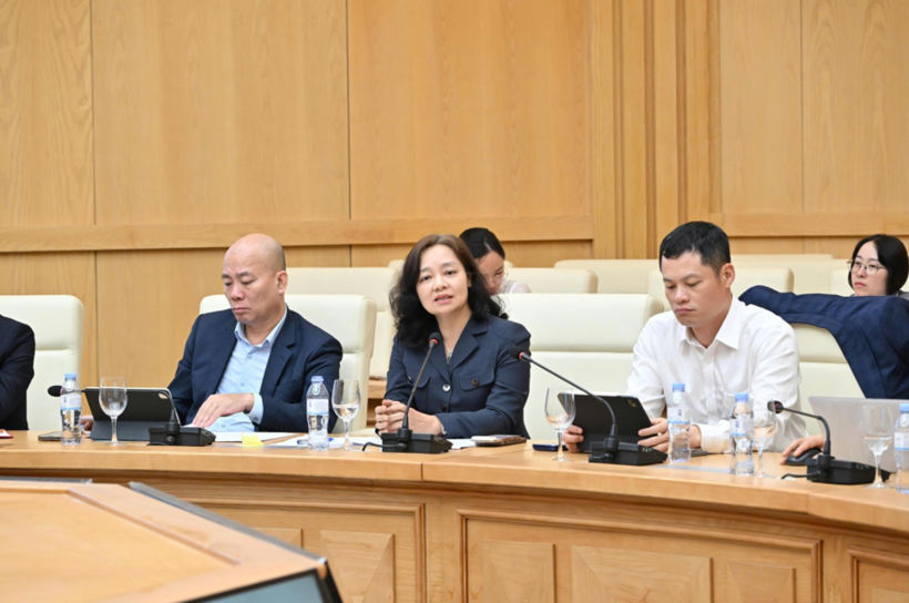 Developing public service culture in industry and trade, fostering sector pride - 4