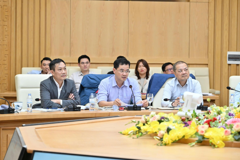 Developing public service culture in industry and trade, fostering sector pride - 5