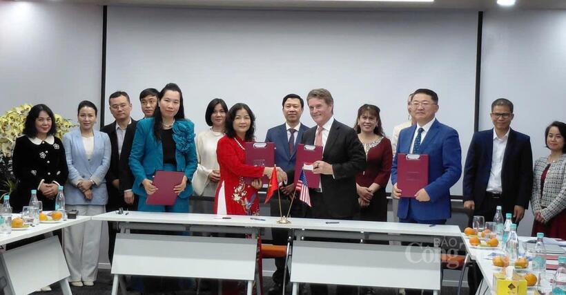 The Association of Vietnam Retailers (AVR) and the National Association of Convenience Stores (NACS) signed a Memorandum of Understanding for cooperation in the 2026 - 2030 period.