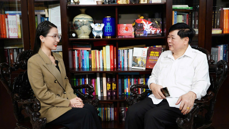Nguyen The Ky, Associate Professor, PhD, former member of the Party Central Committee and Vice Chairman of the Central Theoretical Council, gives an interview to the Newspaper of Indudstry and Trade reporter. Photo: Thai Manh
