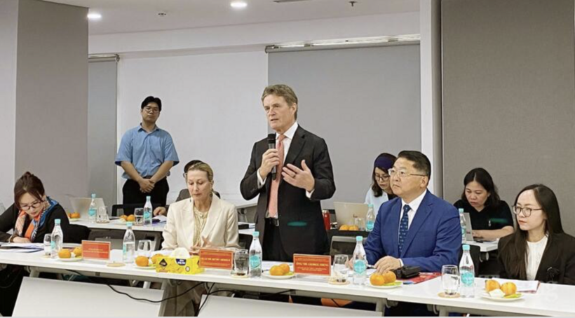 Dr. Henry Armour, Honorary Chairman and International Executive Director of the National Association of Convenience Stores (NACS), speaks at the event. Photo: N.H.