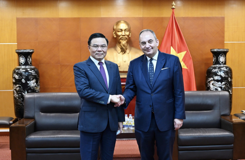 At the conclusion of the meeting, Acting Minister Le Manh Hung calls on Greece to lend its voice in supporting and advocating within the European Commission for the early removal of the IUU “yellow card” imposed on Viet Nam’s seafood exports