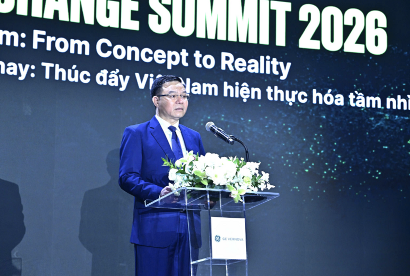 Acting Minister of Industry and Trade Le Manh Hung speaks at the forum.