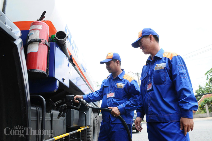 The Government has issued Decree No.72/2026/ND-CP amending preferential import tariffs on petroleum products and materials used in petroleum production, contributing to more flexible management of the energy market. Photo: Can Dung