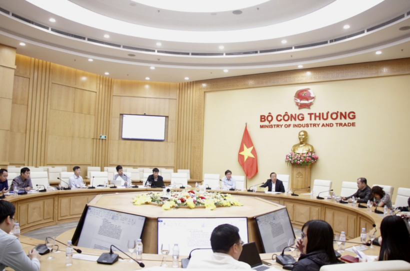 The meeting of the drafting committee for the decree implementing Resolution 253 on energy development.