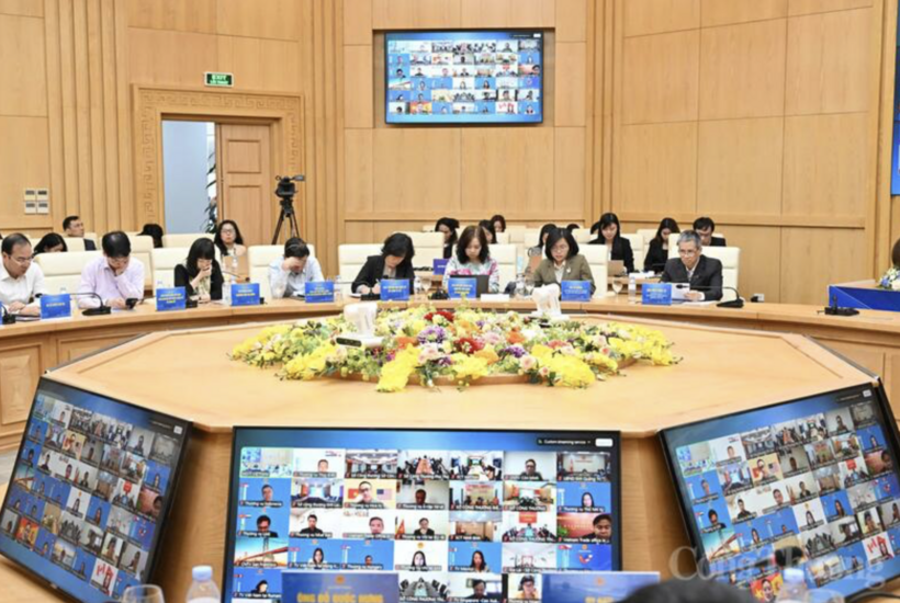 The conference is held in both in-person and online formats. Photo: Can Dung