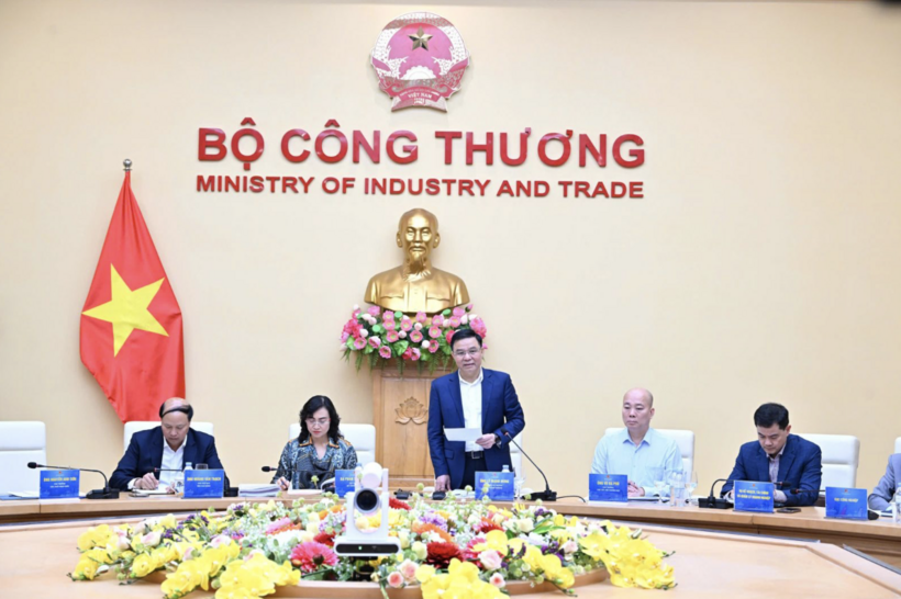 The conference is held in both in-person and online formats with Vietnam Trade Offices worldwide and chaired by Acting Minister of Industry and Trade Le Manh Hung. Photo: Can Dung