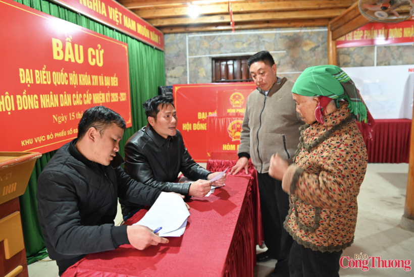 Polling Area No. 03, Lung Cu Commune, Ha Giang Province. Photo: Nam Nguyen.