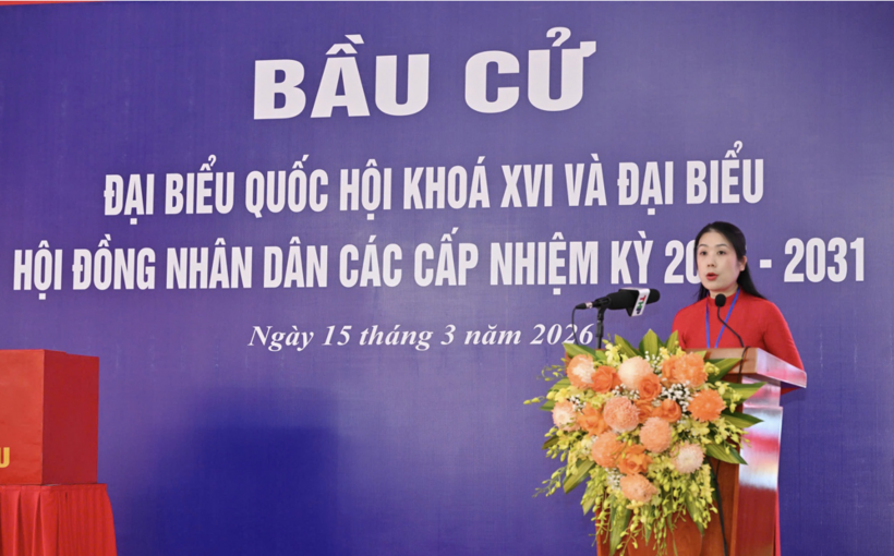 Do Thi Thu Trang, Head of Polling Station No. 3.