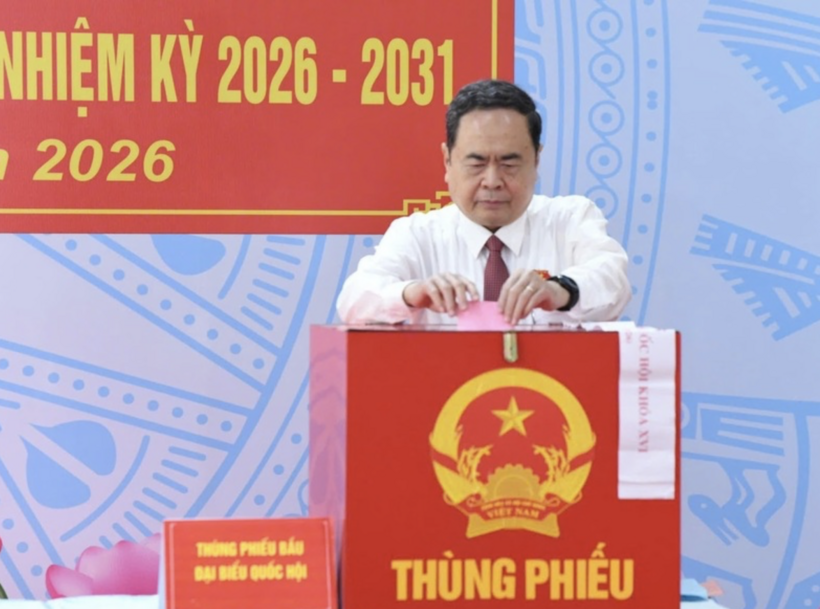 National Assembly Chairman Tran Thanh Man, Chairman of the National Election Council, casting his ballot at Polling Area No. 14, Hoc Mon Commune, Ho Chi Minh City. Photo: VGP