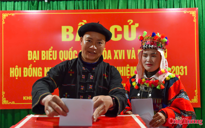 The atmosphere at polling stations nationwide is generally enthusiastic, orderly and serious. Photo: Nam Nguyen