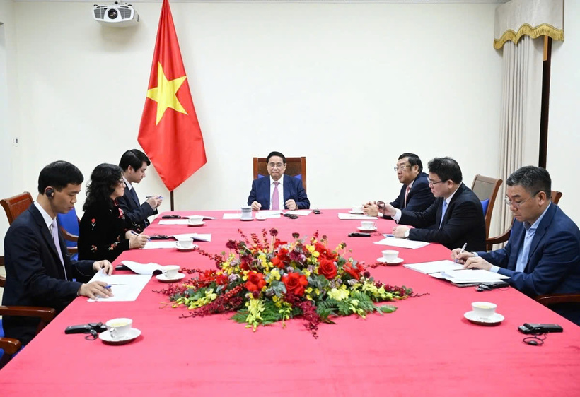 Prime Minister Pham Minh Chinh holds phone talks with President João Manuel Gonçalves Lourenço. Photo: VGP