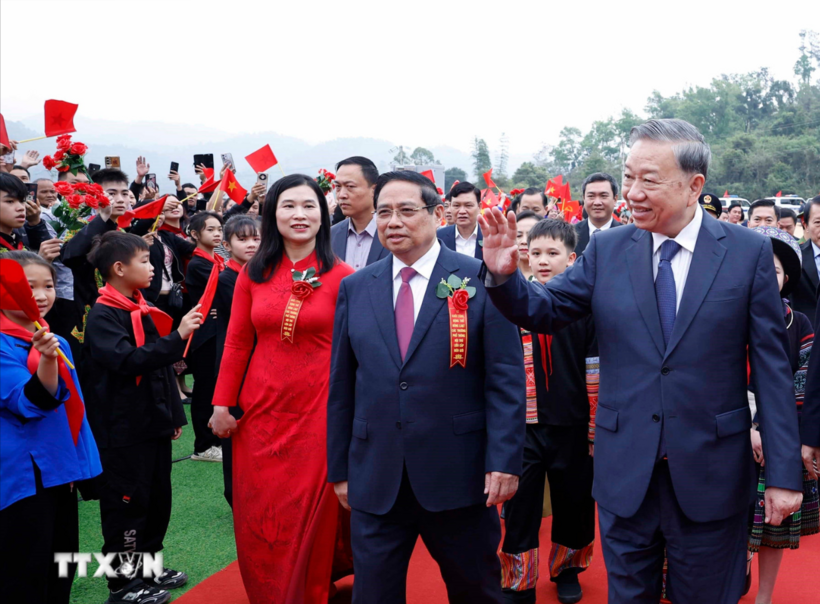 General Secretary To Lam and Prime Minister Pham Minh Chinh attend the groundbreaking ceremony for inter-level boarding schools in border areas in Dong Dang commune, Lang Son. Photo: Thong Nhat