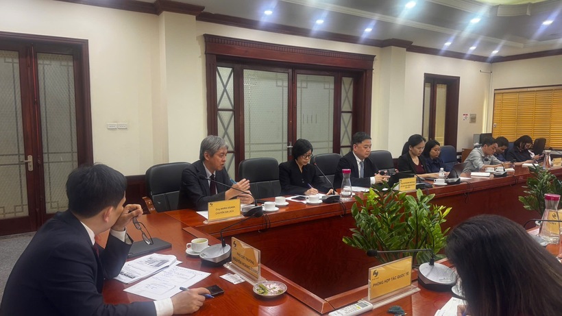 Ogawa Akira, JICA expert delivers a speech.