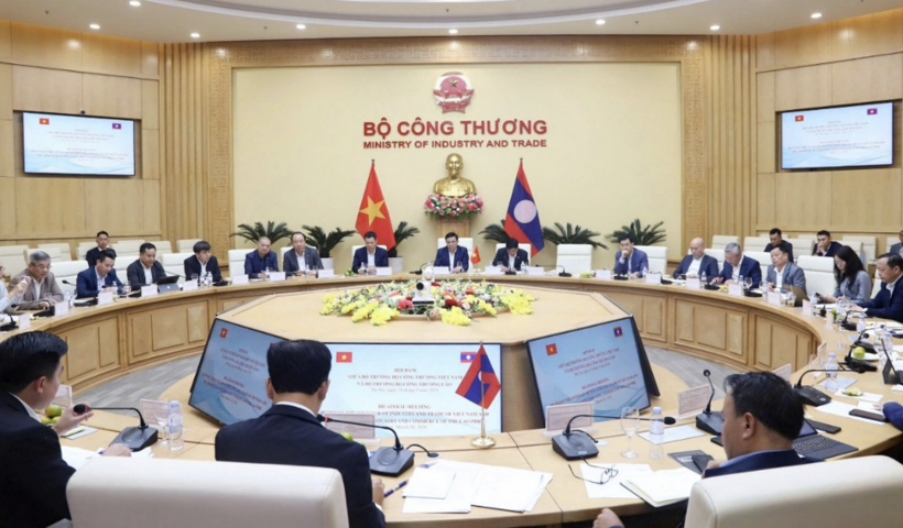 Vietnam, Laos boost trade, energy and industrial cooperation - 1