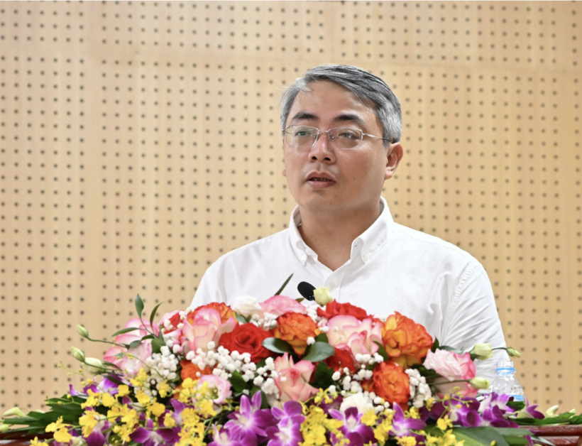 Hoang Ninh, Deputy Director of the Authority of E-commerce and Digital Economy, delivered a presentation at the conference.