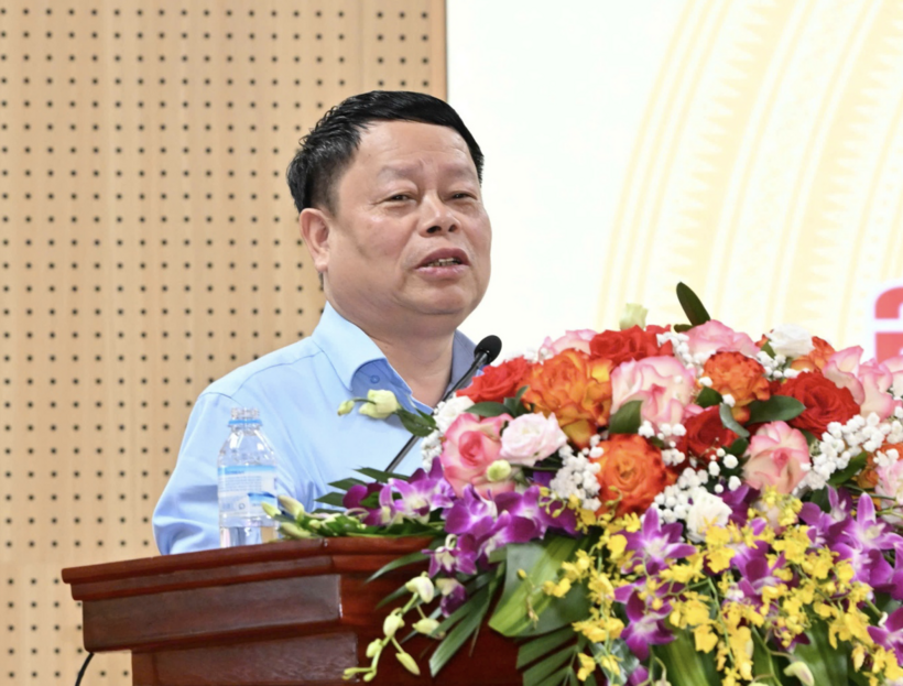 Ngo Quang Long, Deputy Chief of the Ministry Office, delivered a presentation at the conference.