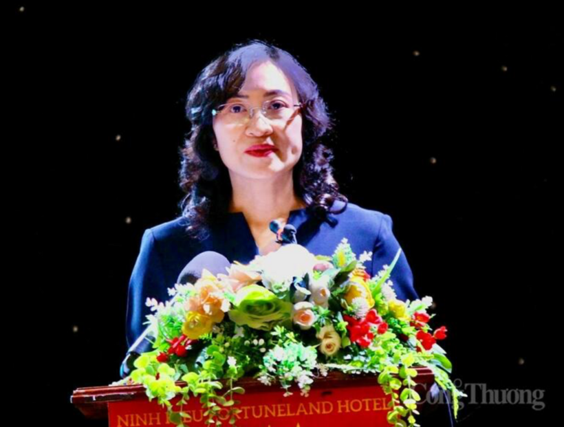 Deputy Minister of Industry and Trade Phan Thi Thang delivers remarks at the conference.