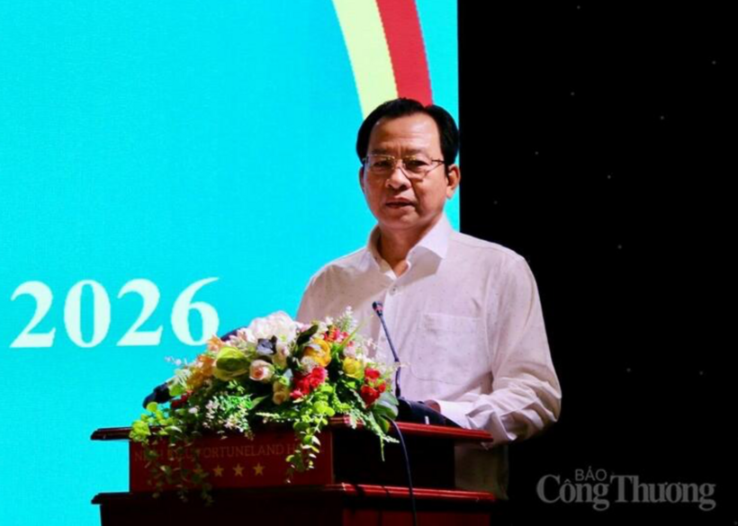 Vuong Quoc Nam, Vice Chairman of the Can Tho city People’s Committee, delivers remarks at the conference.