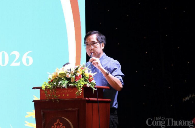 Nguyen Viet Anh, Director of Phuong Dong Food Company, shares his views at the conference.